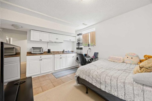 19 Covemeadow Crescent Ne, Calgary, AB - Indoor Photo Showing Bedroom