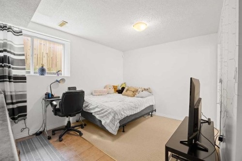 19 Covemeadow Crescent Ne, Calgary, AB - Indoor Photo Showing Bedroom