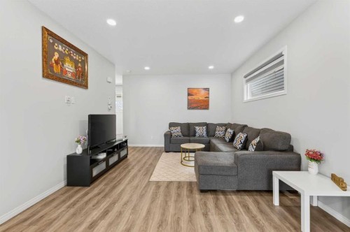 132 Seton Villas Se, Calgary, AB - Indoor Photo Showing Living Room