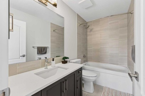132 Seton Villas Se, Calgary, AB - Indoor Photo Showing Bathroom