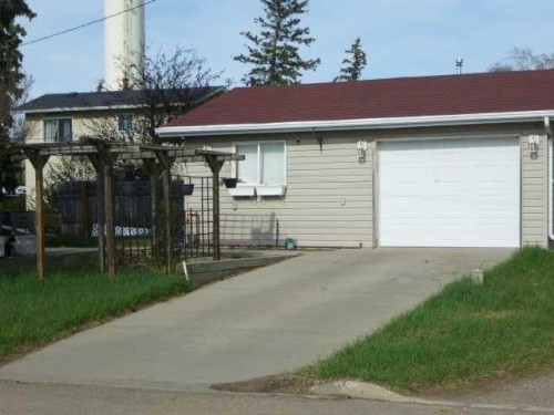 2301 20 Avenue North, Bowden, AB - Outdoor
