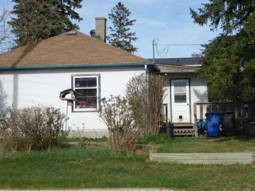 2301 20 Avenue North, Bowden, AB - Outdoor