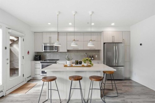 --89 34 Avenue Sw, Calgary, AB - Indoor Photo Showing Kitchen With Stainless Steel Kitchen With Upgraded Kitchen