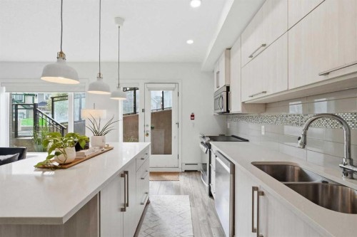 --89 34 Avenue Sw, Calgary, AB - Indoor Photo Showing Kitchen With Double Sink With Upgraded Kitchen