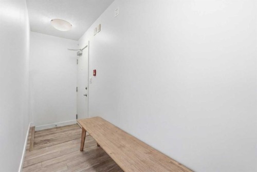 --89 34 Avenue Sw, Calgary, AB - Indoor Photo Showing Other Room