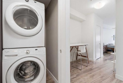 --89 34 Avenue Sw, Calgary, AB - Indoor Photo Showing Laundry Room