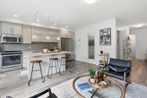 --89 34 Avenue Sw, Calgary, AB - Indoor Photo Showing Kitchen With Stainless Steel Kitchen With Upgraded Kitchen