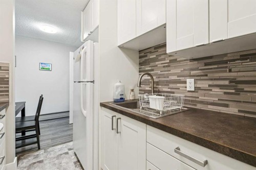 208-315 Heritage Drive Se, Calgary, AB - Indoor Photo Showing Kitchen