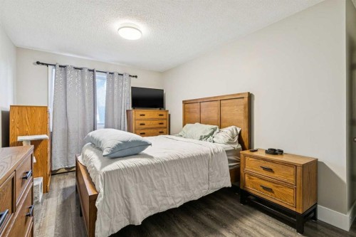 208-315 Heritage Drive Se, Calgary, AB - Indoor Photo Showing Bedroom