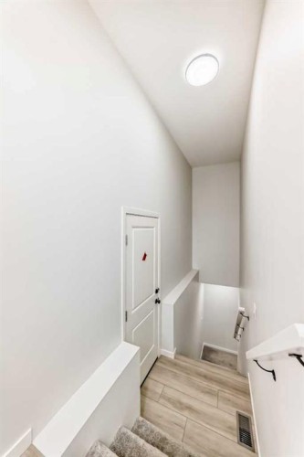 212 Lucas Place Nw, Calgary, AB 