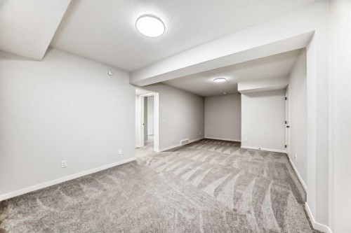 212 Lucas Place Nw, Calgary, AB 