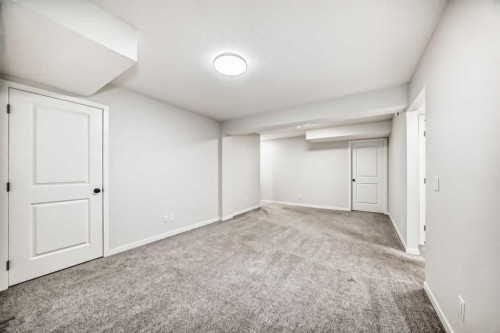 212 Lucas Place Nw, Calgary, AB 