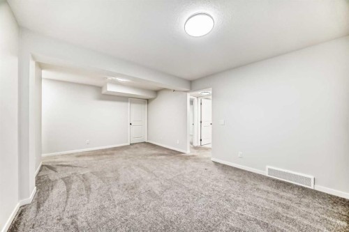 212 Lucas Place Nw, Calgary, AB 