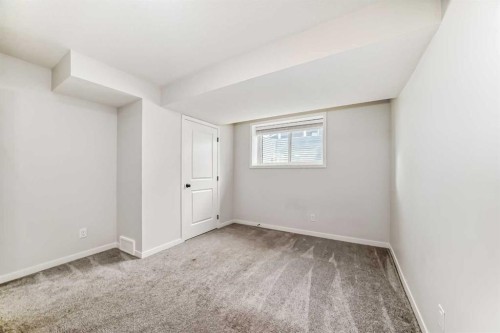 212 Lucas Place Nw, Calgary, AB 