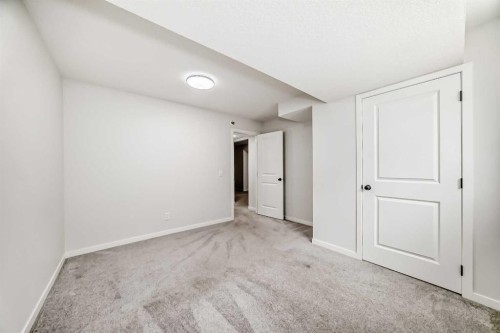 212 Lucas Place Nw, Calgary, AB 