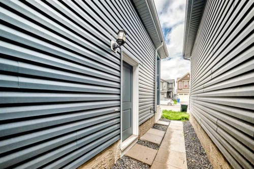 212 Lucas Place Nw, Calgary, AB 