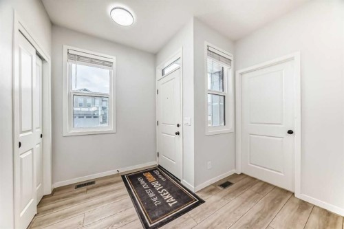 212 Lucas Place Nw, Calgary, AB 