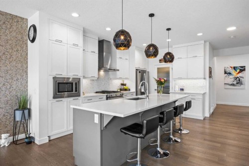 10 Evansfield Green Nw, Calgary, AB - Indoor Photo Showing Kitchen With Upgraded Kitchen