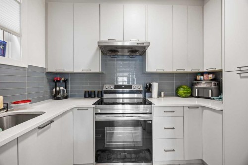 10 Evansfield Green Nw, Calgary, AB - Indoor Photo Showing Kitchen