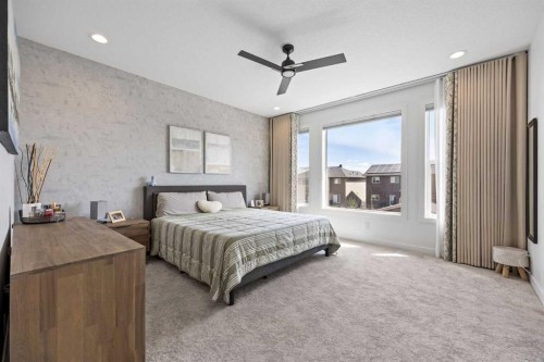 10 Evansfield Green Nw, Calgary, AB - Indoor Photo Showing Bedroom