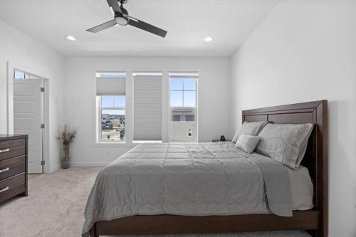 10 Evansfield Green Nw, Calgary, AB - Indoor Photo Showing Bedroom