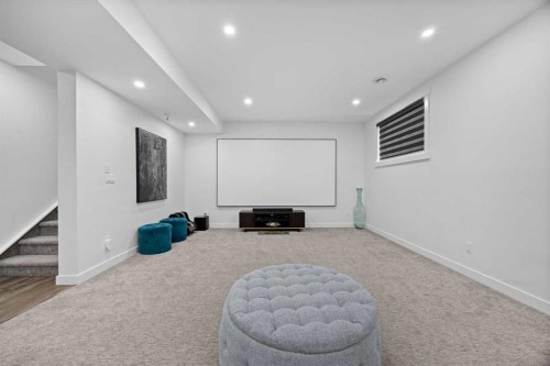 10 Evansfield Green Nw, Calgary, AB - Indoor Photo Showing Other Room
