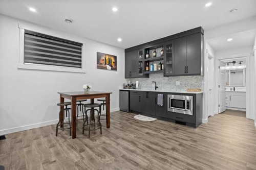 10 Evansfield Green Nw, Calgary, AB - Indoor Photo Showing Kitchen