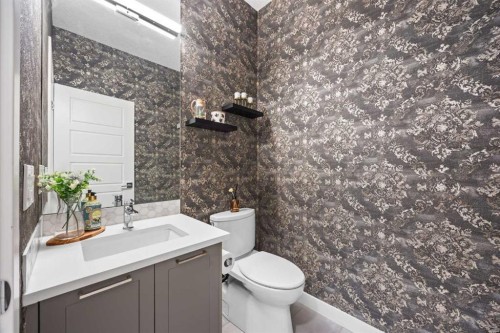 10 Evansfield Green Nw, Calgary, AB - Indoor Photo Showing Bathroom