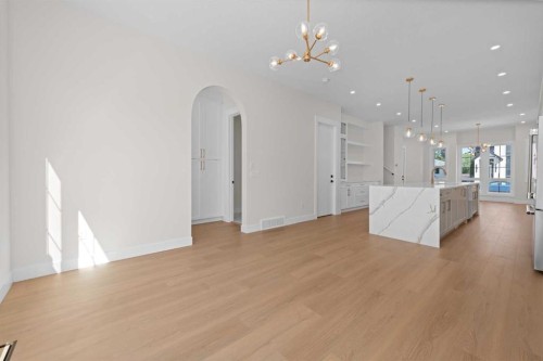 6429 33 Avenue Nw, Calgary, AB - Indoor Photo Showing Kitchen