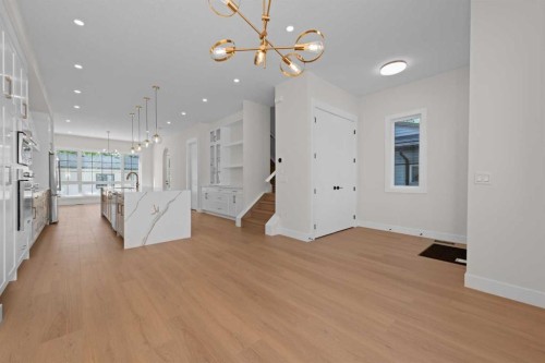 6429 33 Avenue Nw, Calgary, AB - Indoor Photo Showing Other Room