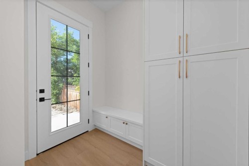 6429 33 Avenue Nw, Calgary, AB - Indoor Photo Showing Other Room
