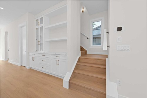 6429 33 Avenue Nw, Calgary, AB - Indoor Photo Showing Other Room