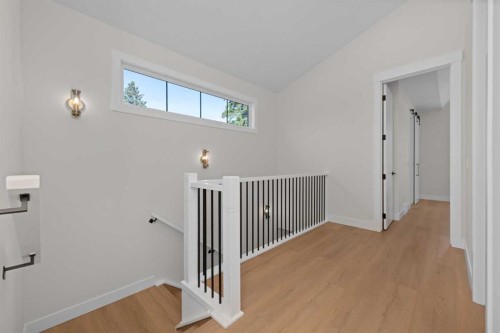 6429 33 Avenue Nw, Calgary, AB - Indoor Photo Showing Other Room