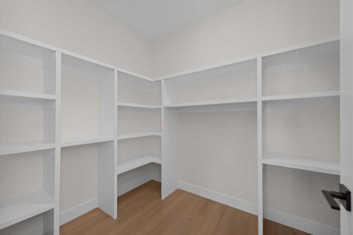 6429 33 Avenue Nw, Calgary, AB - Indoor With Storage