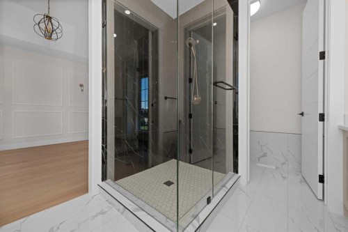 6429 33 Avenue Nw, Calgary, AB - Indoor Photo Showing Bathroom