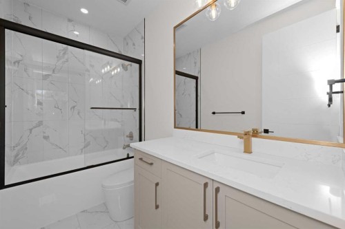 6429 33 Avenue Nw, Calgary, AB - Indoor