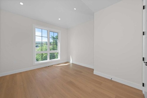 6429 33 Avenue Nw, Calgary, AB - Indoor Photo Showing Other Room