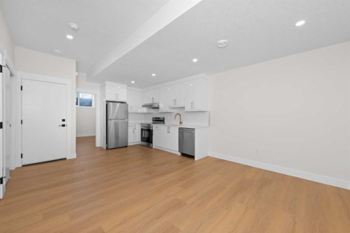 6429 33 Avenue Nw, Calgary, AB - Indoor