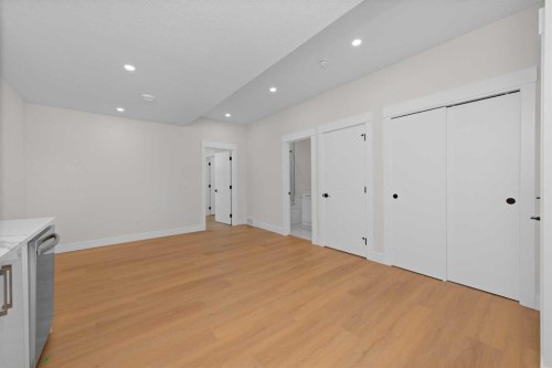 6429 33 Avenue Nw, Calgary, AB - Indoor Photo Showing Other Room