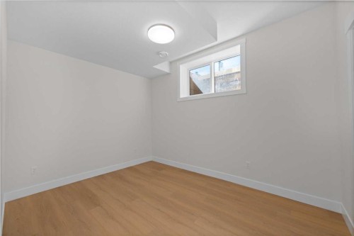 6429 33 Avenue Nw, Calgary, AB - Indoor Photo Showing Other Room