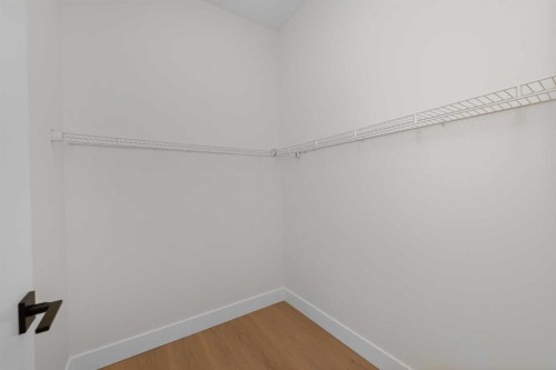 6429 33 Avenue Nw, Calgary, AB - Indoor With Storage