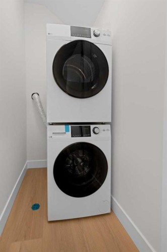 6429 33 Avenue Nw, Calgary, AB - Indoor Photo Showing Laundry Room