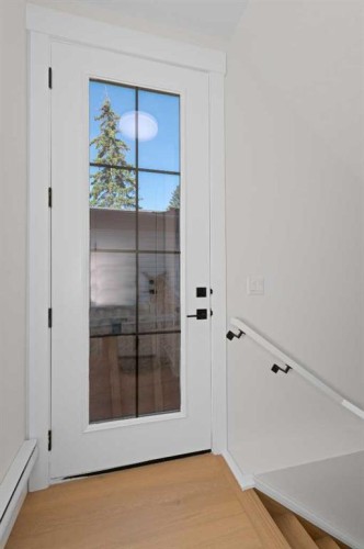 6429 33 Avenue Nw, Calgary, AB - Indoor Photo Showing Other Room