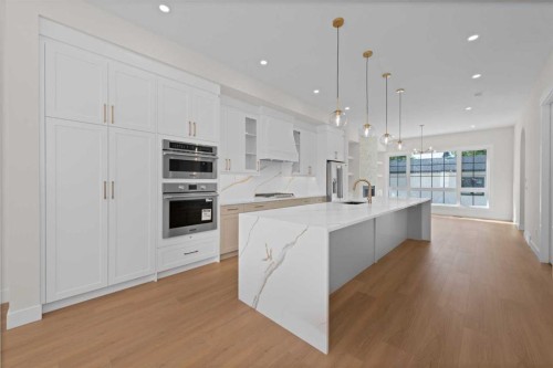 6429 33 Avenue Nw, Calgary, AB - Indoor Photo Showing Kitchen With Upgraded Kitchen