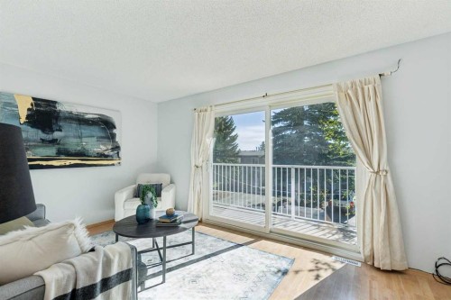 72-1055 72 Avenue Nw, Calgary, AB - Indoor Photo Showing Living Room