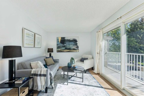72-1055 72 Avenue Nw, Calgary, AB - Indoor Photo Showing Living Room