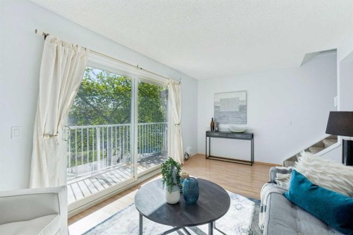 72-1055 72 Avenue Nw, Calgary, AB - Indoor Photo Showing Living Room