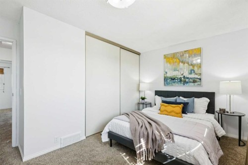 72-1055 72 Avenue Nw, Calgary, AB - Indoor Photo Showing Bedroom