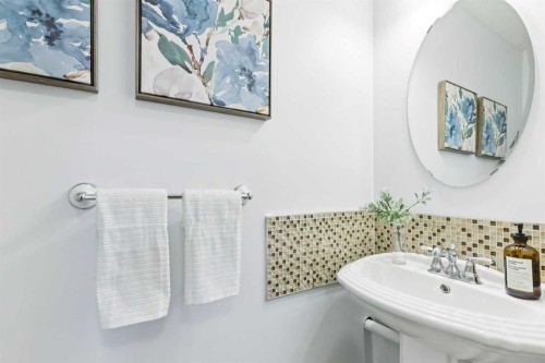 72-1055 72 Avenue Nw, Calgary, AB - Indoor Photo Showing Bathroom