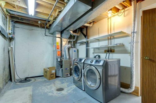 72-1055 72 Avenue Nw, Calgary, AB - Indoor Photo Showing Laundry Room